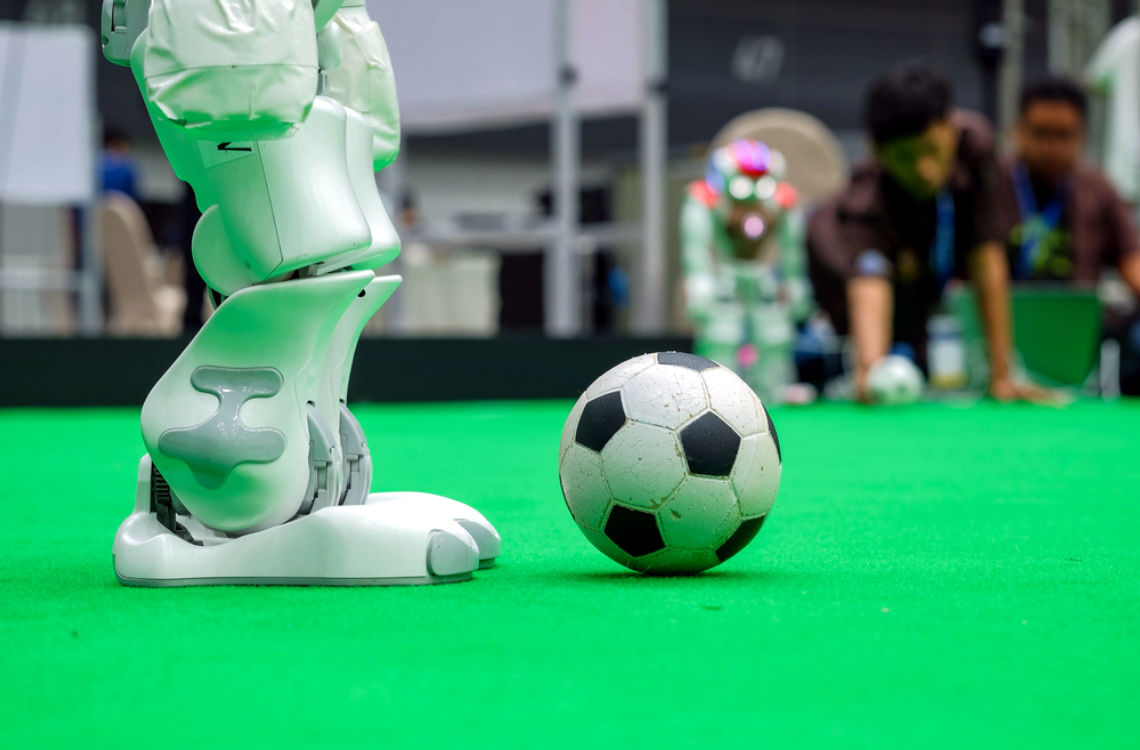 Roboty zadebiutowały na boisku w stylu Biało-Czerwonych