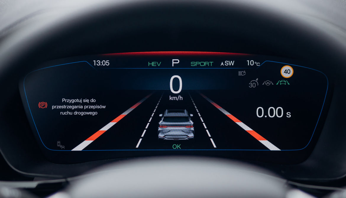 Chińskie 300 KM mocy kontra japońskie i europejskie auta. Autostrada i przyspieszenie