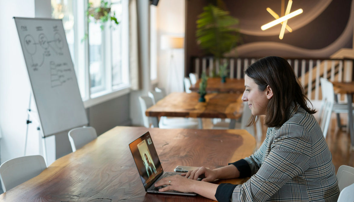 Laptop dla nauczyciela 2025 – nowe zasady, nowe problemy?