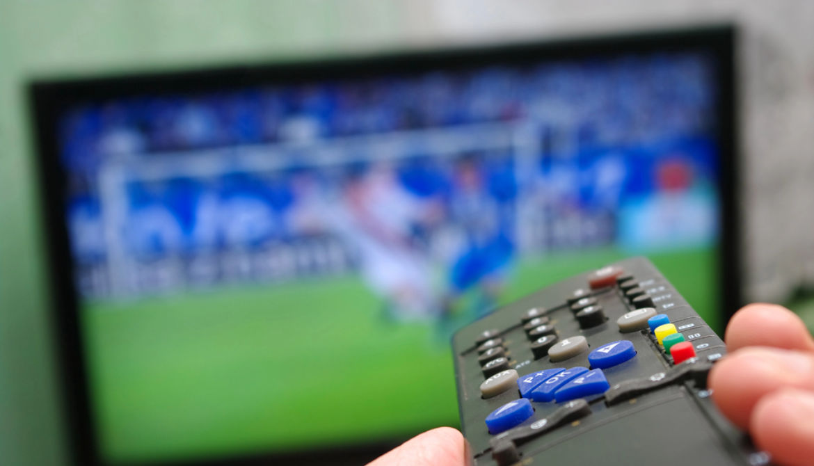 Amazon i Meta na celowniku – nielegalne transmisje futbolowe to prawdziwa plaga