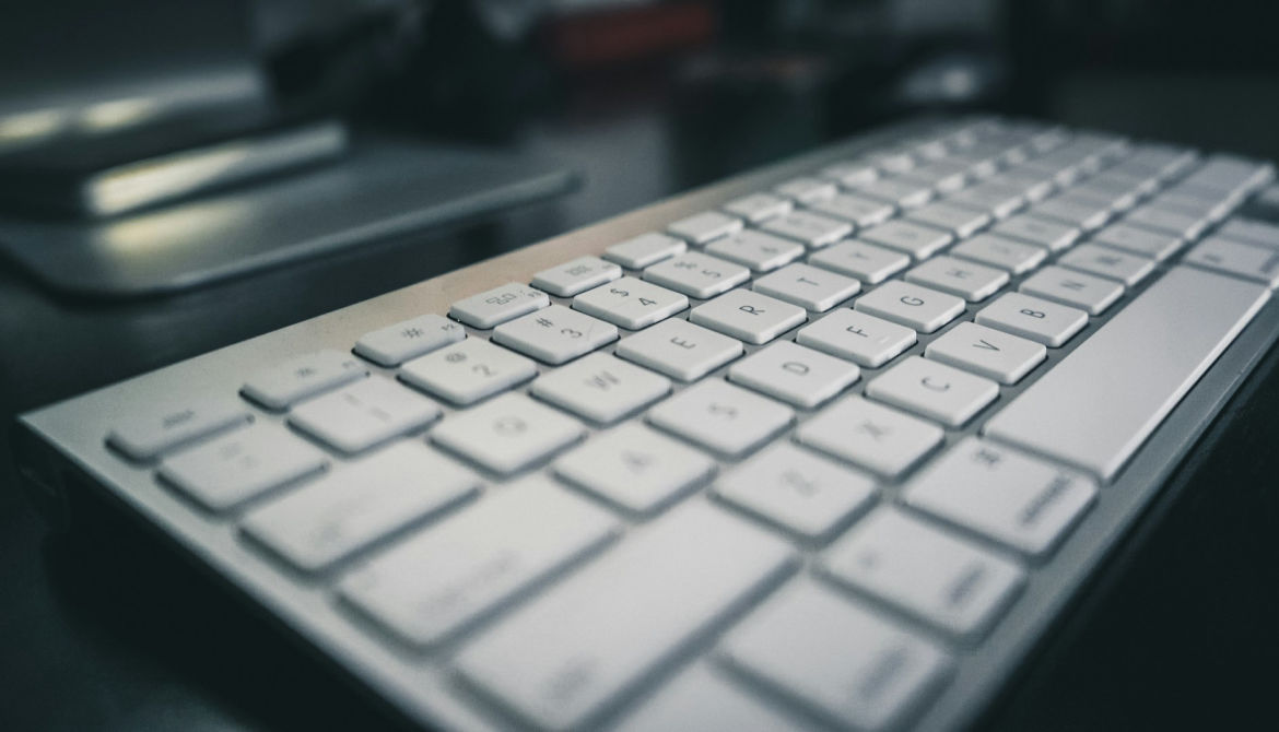 Apple się na Ciebie nie obrazi. Te klawiatury pasują do MacBooka jak ulał!