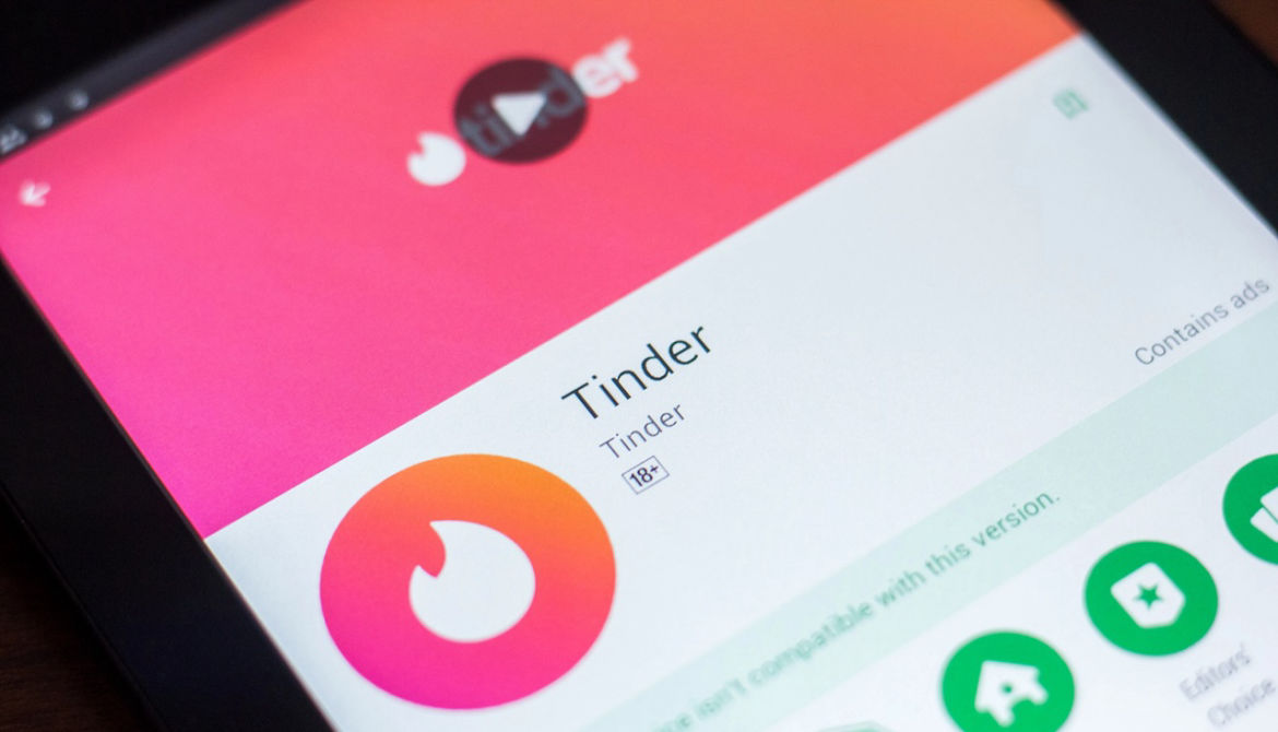 Tonący brzytwy się chwyta. Tinder z nową dziwną funkcją