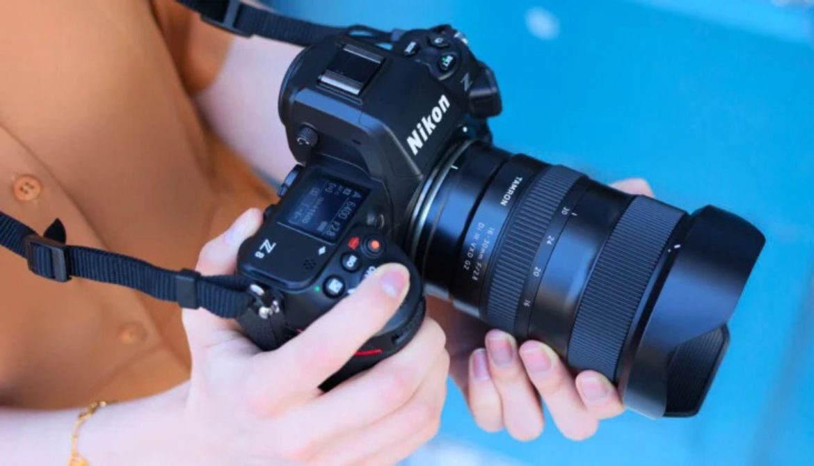 Ten obiektyw stawia kropkę nad i. Użytkownicy Sony rozpieszczani jak nikt