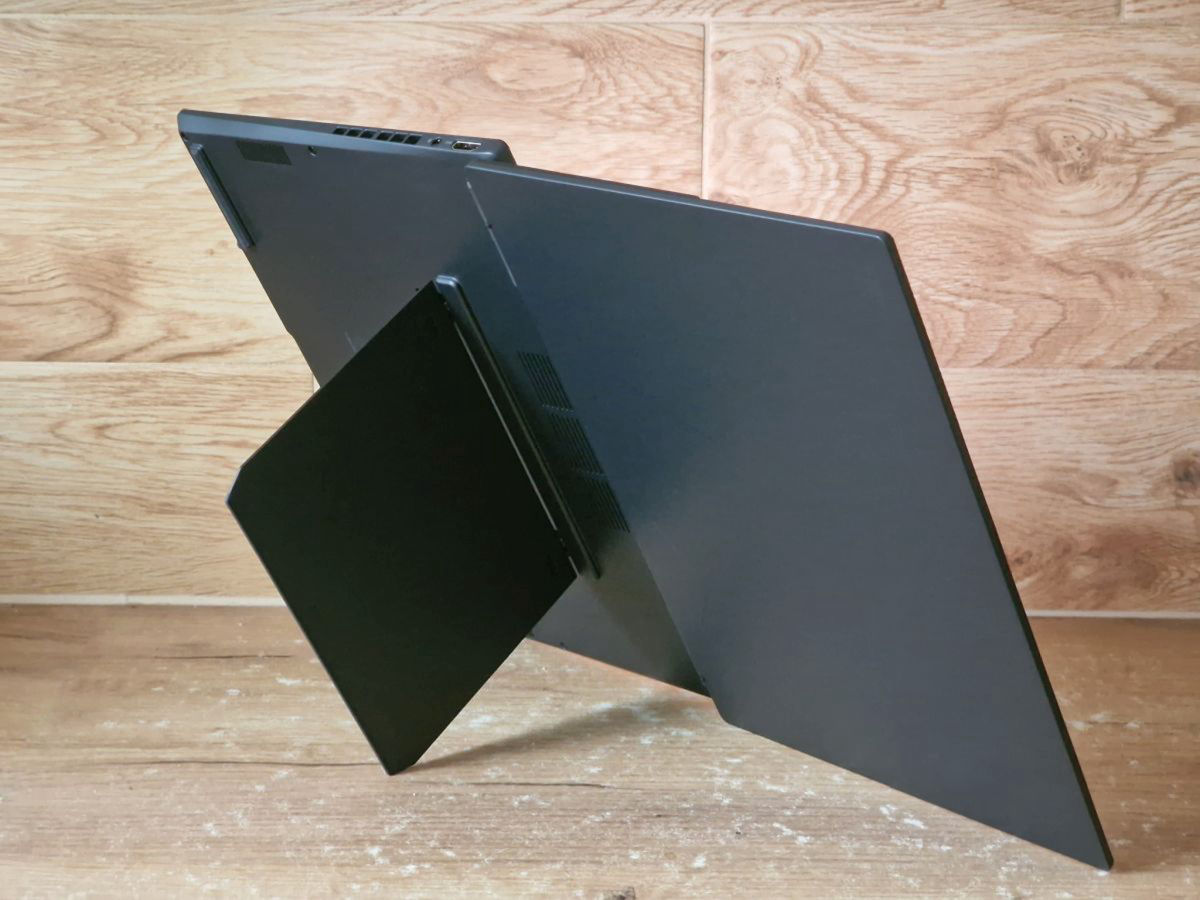 Asus ZenBook Duo 2024