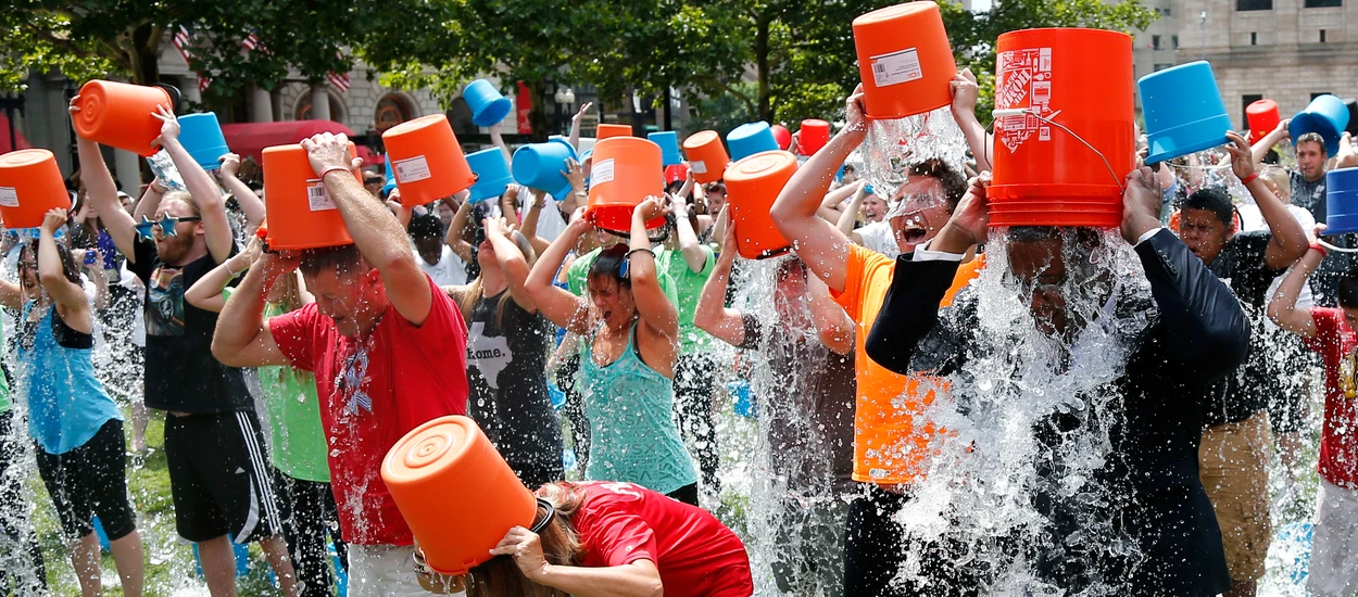 Internauci zepsuli ALS Ice Bucket Challenge