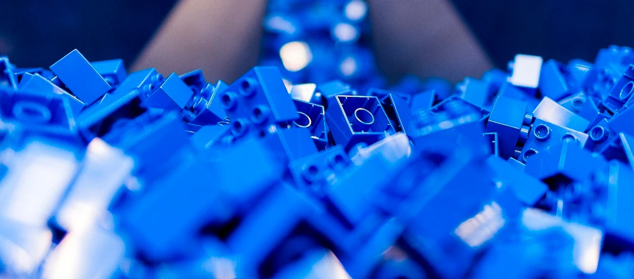 LEGO Group inwestuje w nowy materiał - nadciąga koniec plastikowych klocków