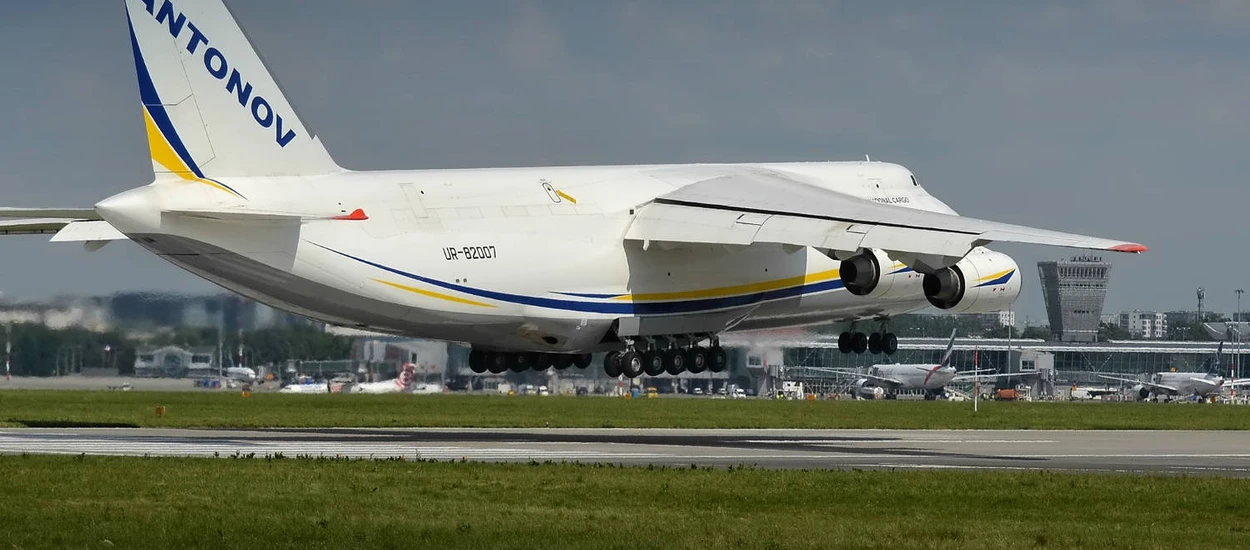 Антонов An-124. Soviet-born. Ten samolot rządzi w największym cargo.