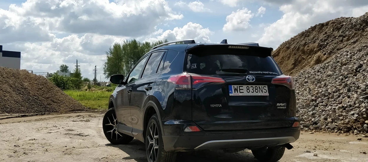 Tydzień z hybrydową Toyotą Rav4. Bardziej poprawnie i nijako się nie dało