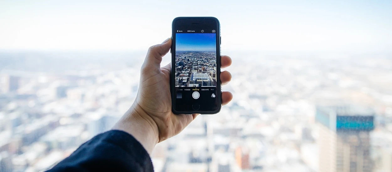 Nie. Tak nie powinna się zachowywać popularna aplikacja pogodowa dla iOS