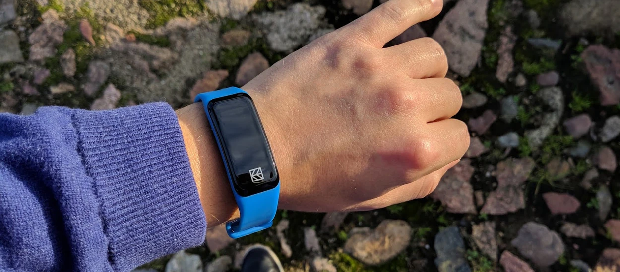 Ta opaska trafi do Biedronki już w poniedziałek - test Hykker SmartyFit 2