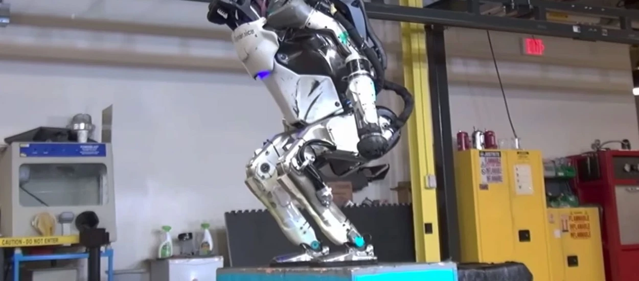 Boston Dynamics dalej szokuje: ich Atlas potrafi już robić salta w tył!