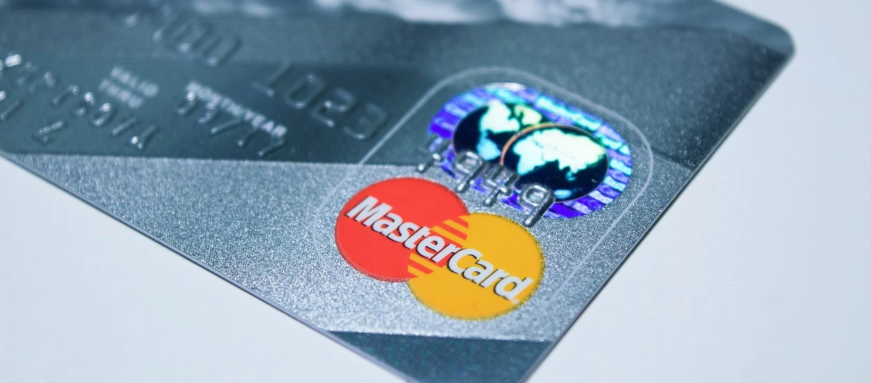 Masz kartę Mastercard? Od kwietnia 2019 będziesz mógł płacić z pomocą odcisku palca i rysów twarzy