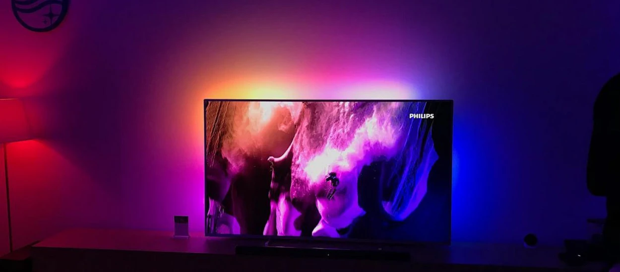 Ambilight, estetyczne wykonanie, asystent Google i kilka półek cenowych — nowe telewizory Philips w pigułce!