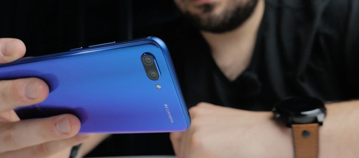 Honor 10 zamiast dużo droższego flagowca? Wygląd to nie jedyne, co oferuje ten smartfon