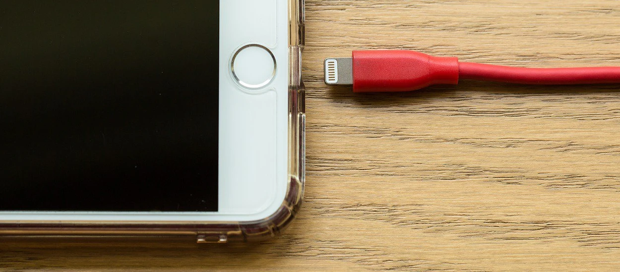 Co tam u Apple? iPhone'y doczekają się USB-C i powróci produkt, który miał już być martwy?!