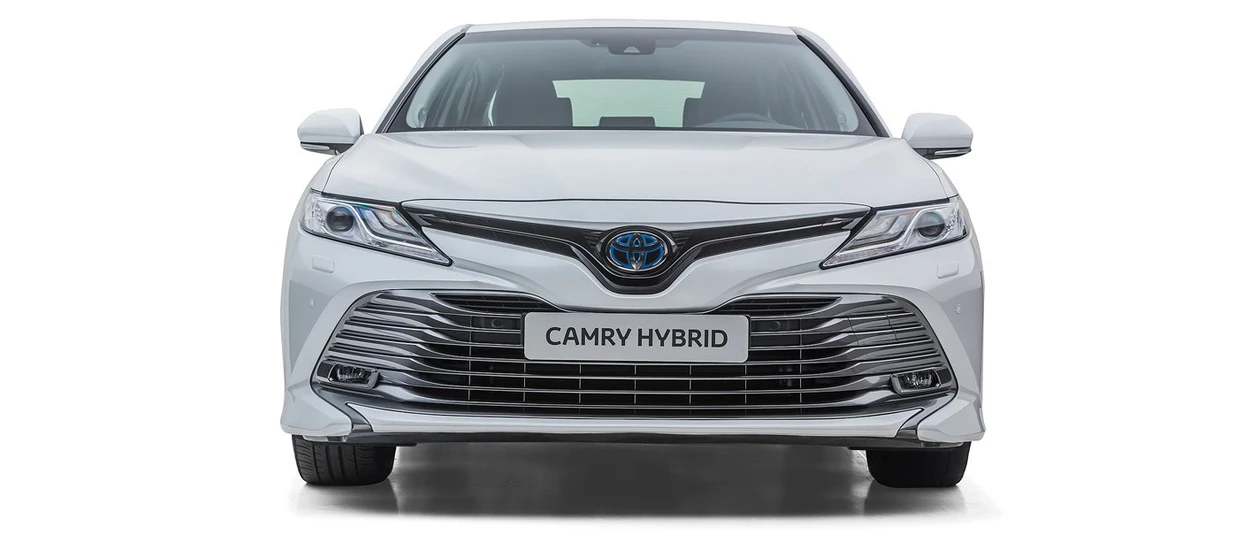 Toyota Camry wraca do Europy! Przestronność segmentu E w cenie klasy średniej. Nowy napęd hybrydowy. Premiera