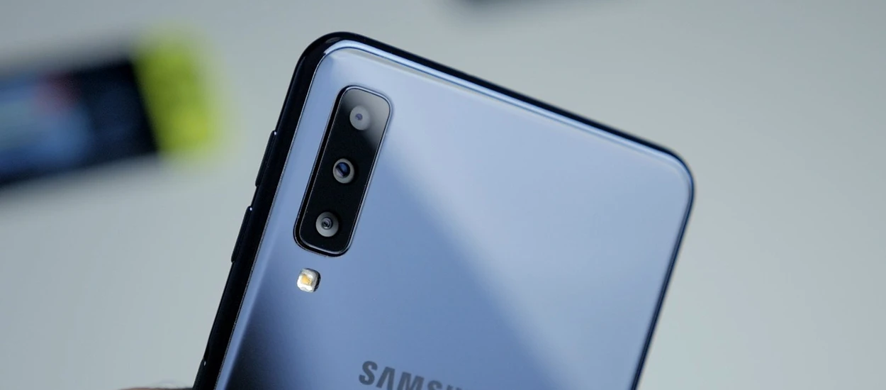 Samsung Galaxy A7 2018 - ma trzy aparaty i czytnik linii papilarnych w przycisku na ramce. Test smartfona