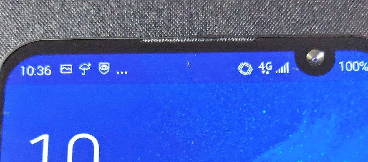 Przesunięte wcięcie nowym sposobem na lepszy wygląd smartfona?