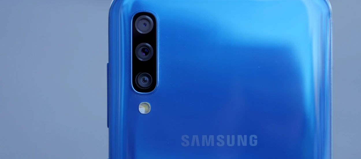 Samsung Galaxy A50 - średnia półka z cechami flagowca