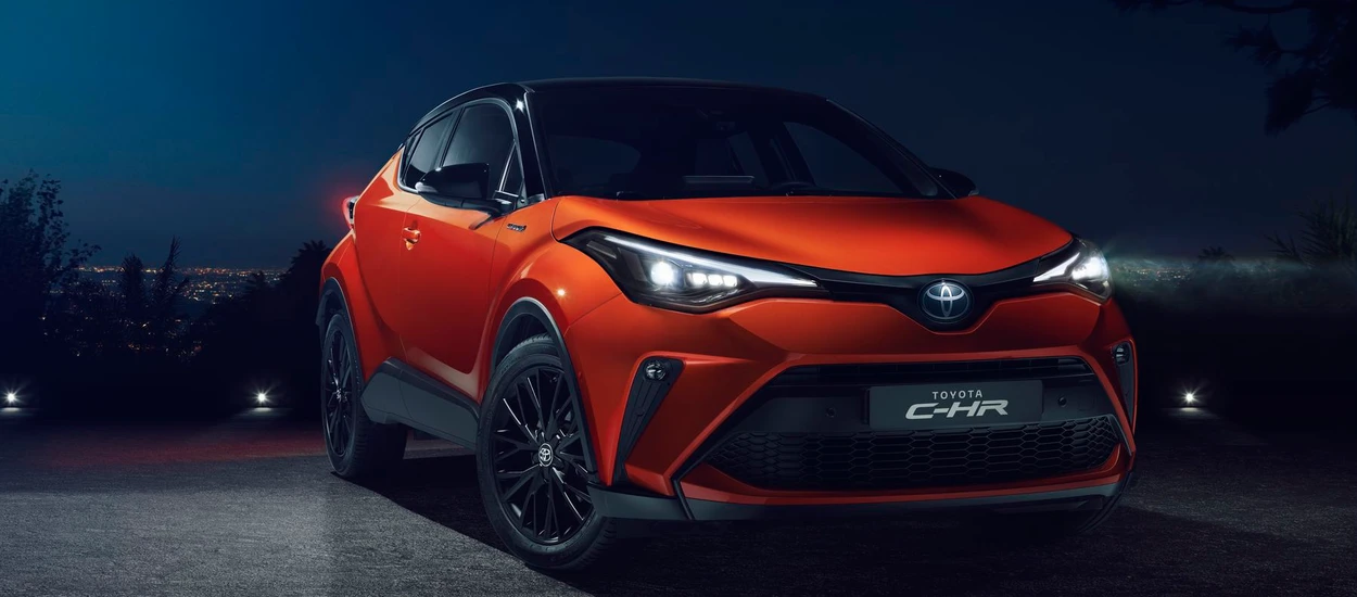 Toyota C-HR po liftingu z mocną hybrydą, Apple Car Play i Android Auto