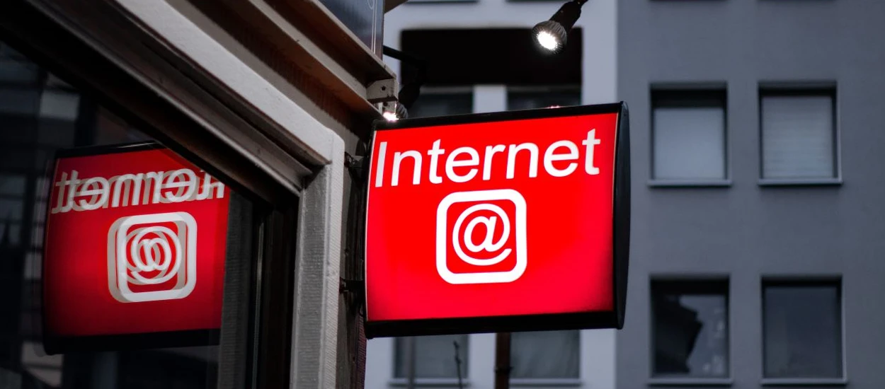 Średnia cena za internet stacjonarny w Polsce wynosi 60,07 zł, to daje nam 22 miejsce na świecie