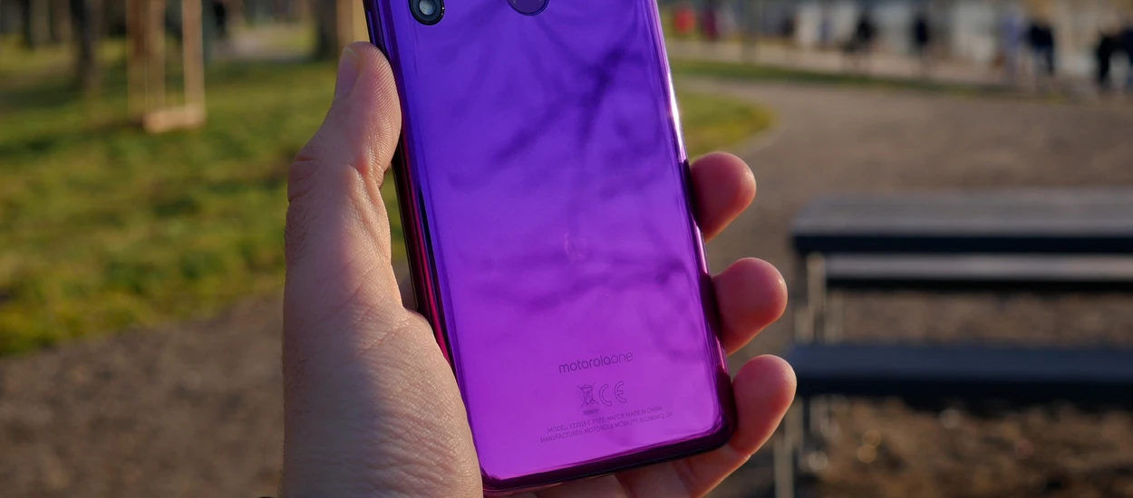 Recenzja Motorola Moto One Macro. Duży i dzielny Amerykanin