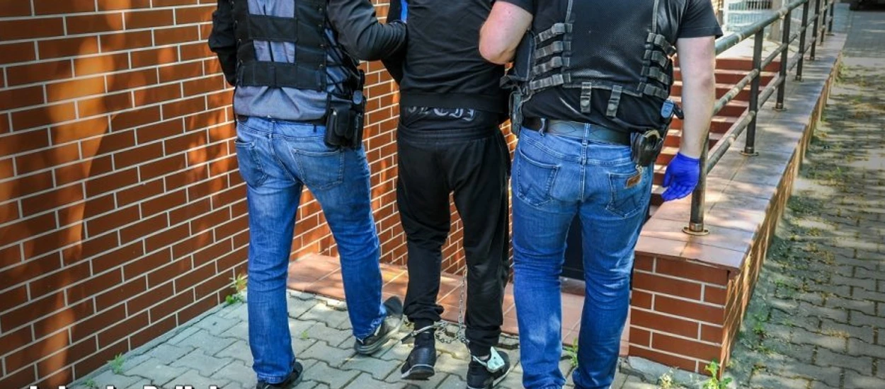 Przestępcy oszukujący użytkowników Messengera metodą na BLIKA ujęci przez policję