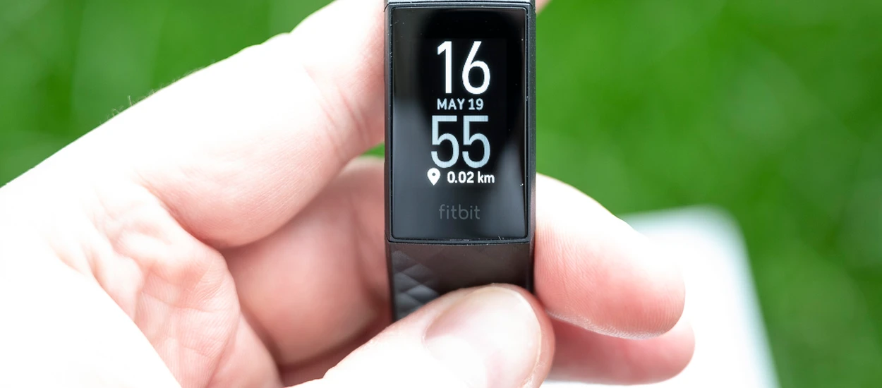 Recenzja Fitbit Charge 4 – to już nie opaska, a prawie smartwatch