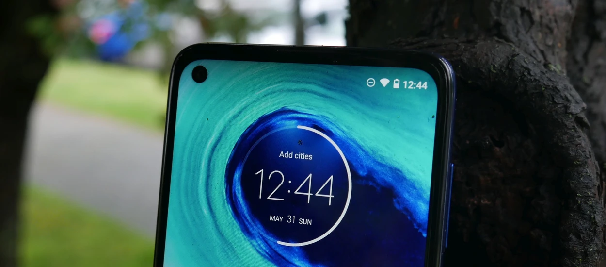 Recenzja Motorola Moto G8. Nowoczesny krok w tył