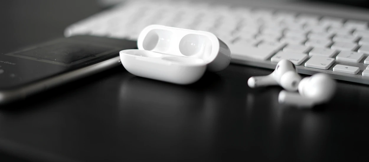 Słuchawki Apple AirPods Pro do kupienia na Allegro za 133 zł. Jak Allegro walczy z podróbkami?