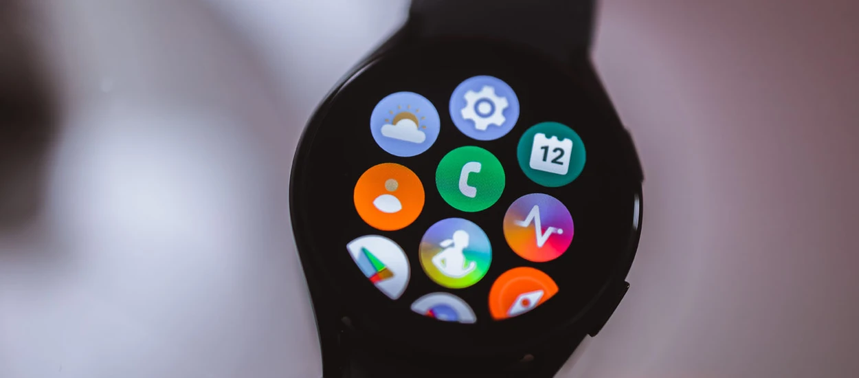 Galaxy Watch4 dostaje w końcu asystenta Googla. Jest też zła wiadomość...