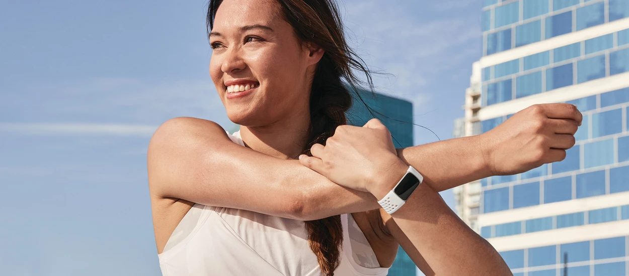 Fitbit Charge 5 oficjalnie. Kolorowy wyświetlacz i inne nowości