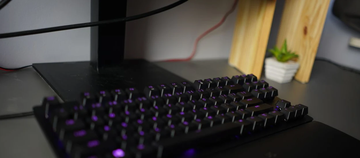 Razer Huntsman V2 TKL – kompaktowa klawiatura dla mobilnych graczy