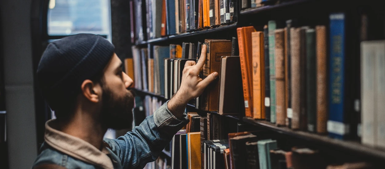 Zapisałem się do lokalnej biblioteki. Żałuję, że zrobiłem to tak późno