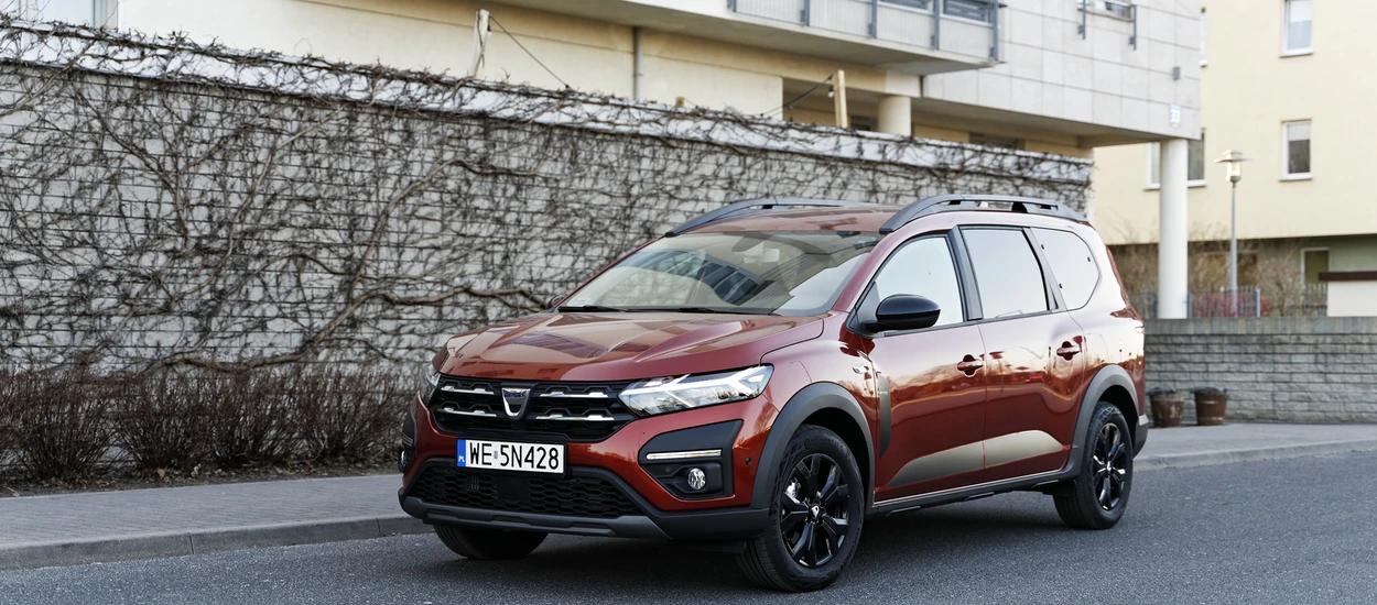 7-miejscowa Dacia Jogger TCe 110 – zużycie paliwa, przestronność i praktyczność wnętrza. Test