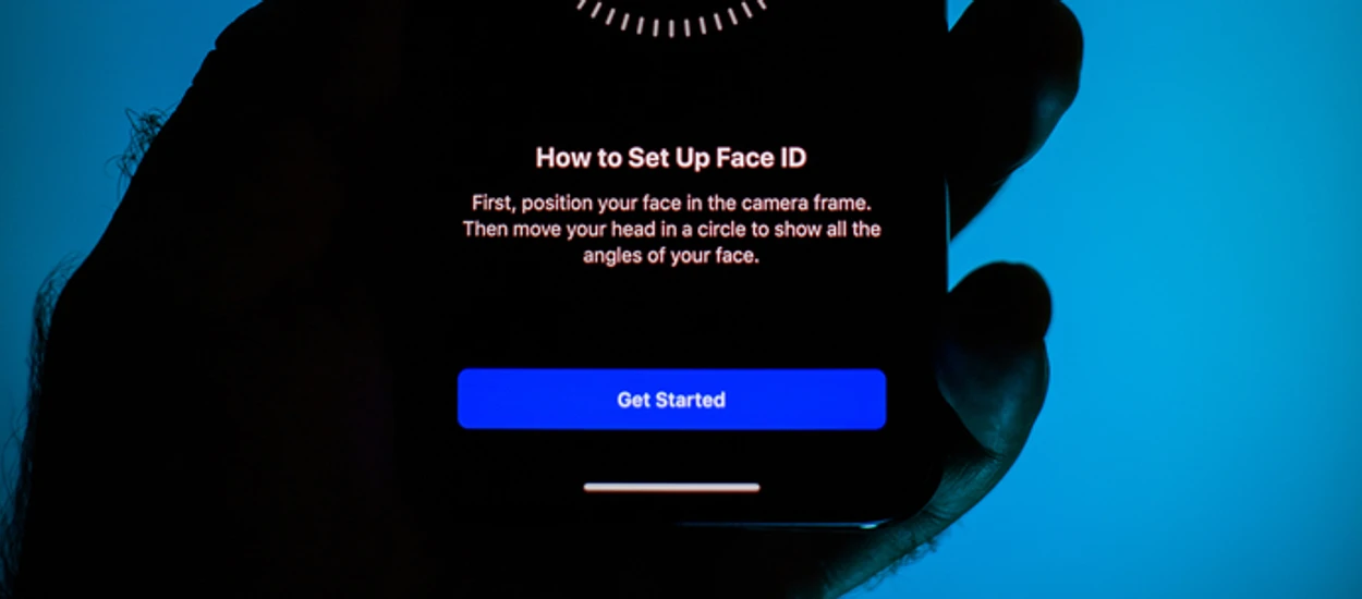 Apple po 5 latach od premiery iPhone'a X nauczyło się naprawiać Face ID