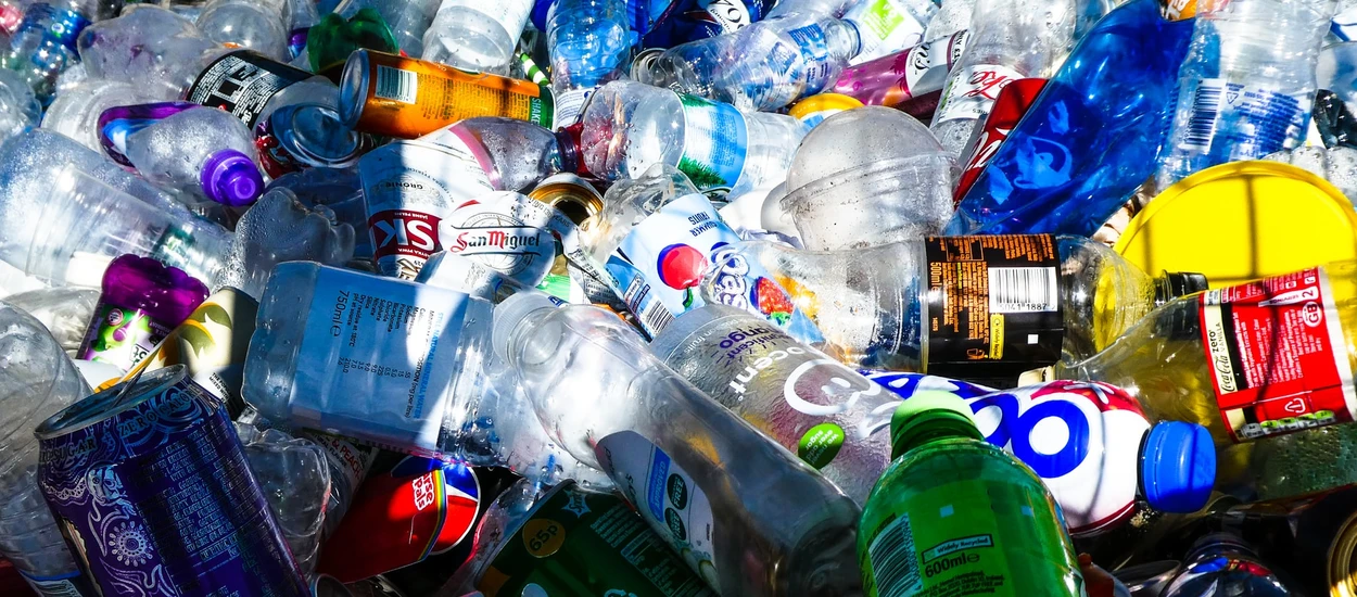 Co to jest: małe, żre plastik i nie stworzyła tego natura?