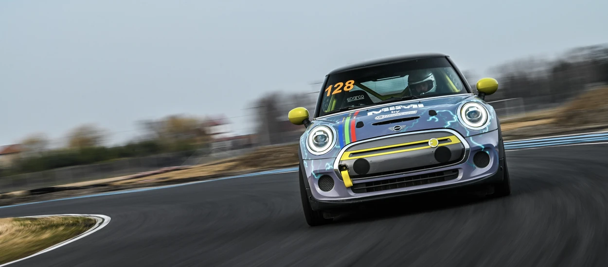 Racing MIMI: elektryczne MINI w porównaniu ze spalinowym John Cooper Works