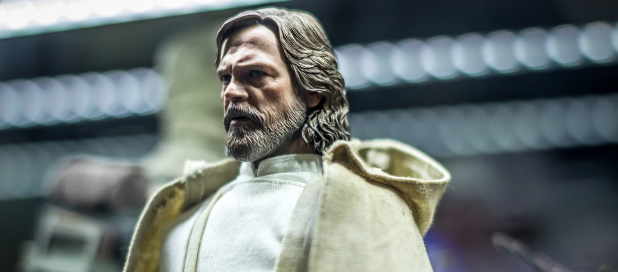 Wiecie, kto ostrzega Ukraińców przed nalotami? Luke Skywalker we własnej osobie