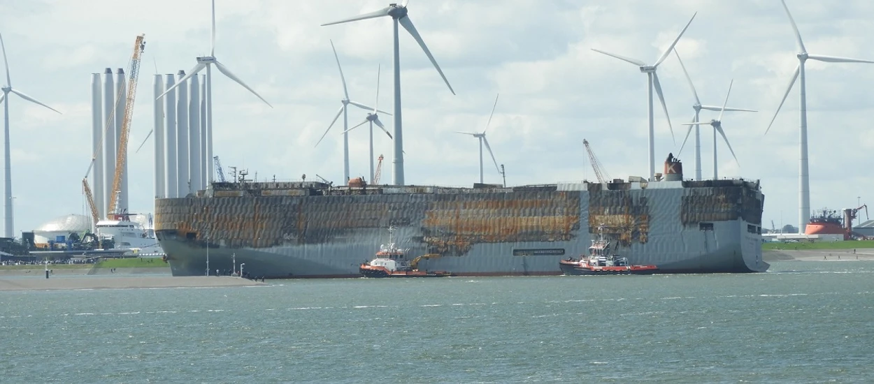 Wielki pożar na statku nie był winą elektryka. Ale kogo to obchodzi?