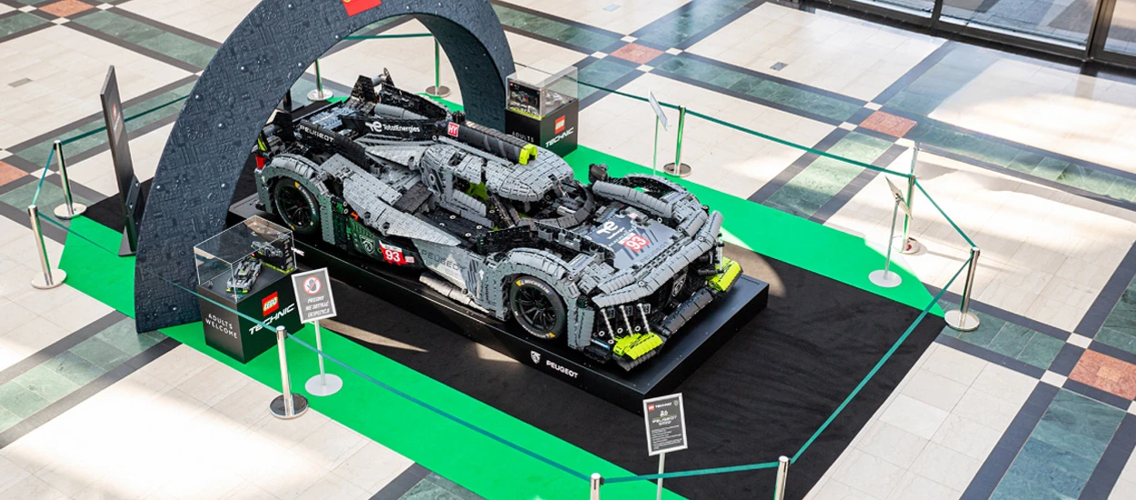 PEUGEOT 9X8 z klocków LEGO z wyścigu Le Mans przyjechał do warszawskiej Arkadii.