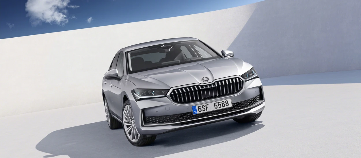 Skoda Superb 2024: diesel, benzyna, hybryda, fizyczne pokrętła, nowe światła LED Matrix. Premiera