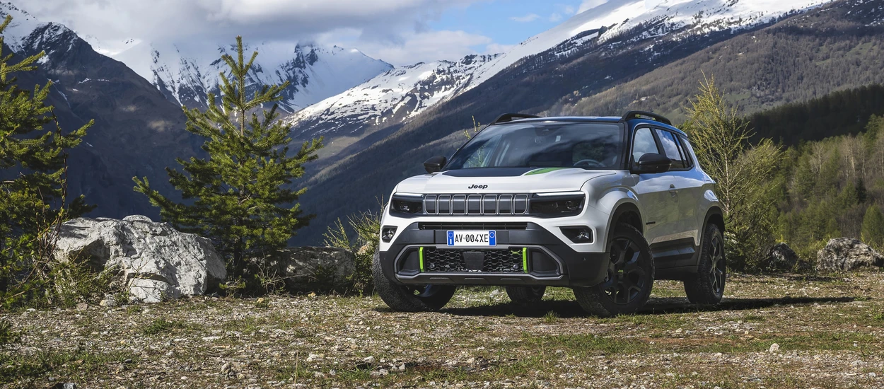 Hybrydowy Jeep Avenger 4xe już jest i wjedzie w poważny teren. Premiera