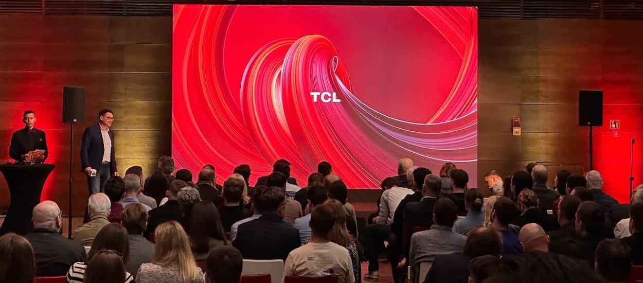 Telewizory XL i matowe ekrany w smartfonach. Nowości od TCL