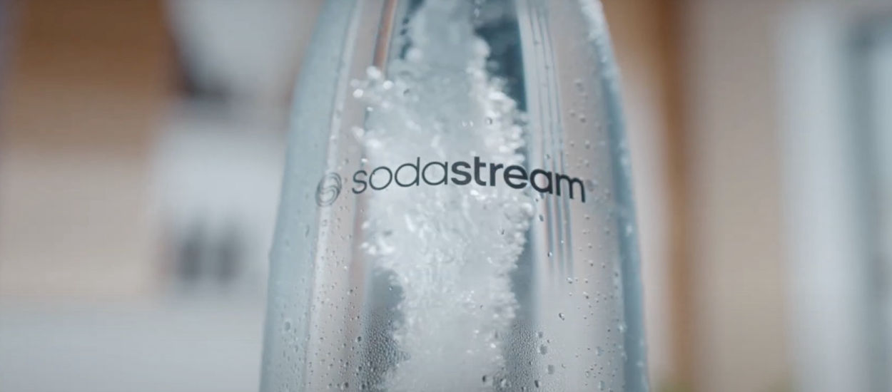 Black Friday z bąbelkami. Najlepsze promocje na saturatory i syropy SodaStream.