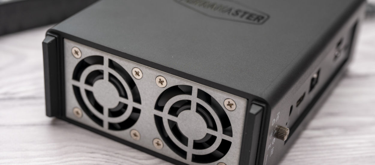 Recenzja NAS-a Terramaster F8 SSD Plus. Zaskakująco mały i niesamowicie cichy