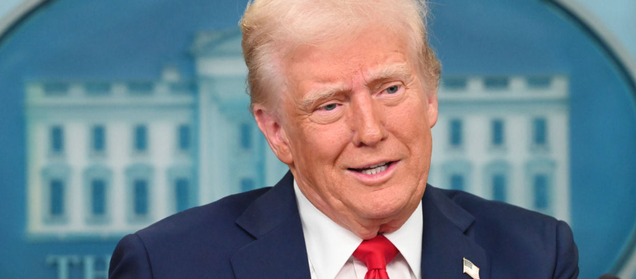 Szczyt hipokryzji – ultraamerykański smartfon Trumpa okazał się „Made in China”?