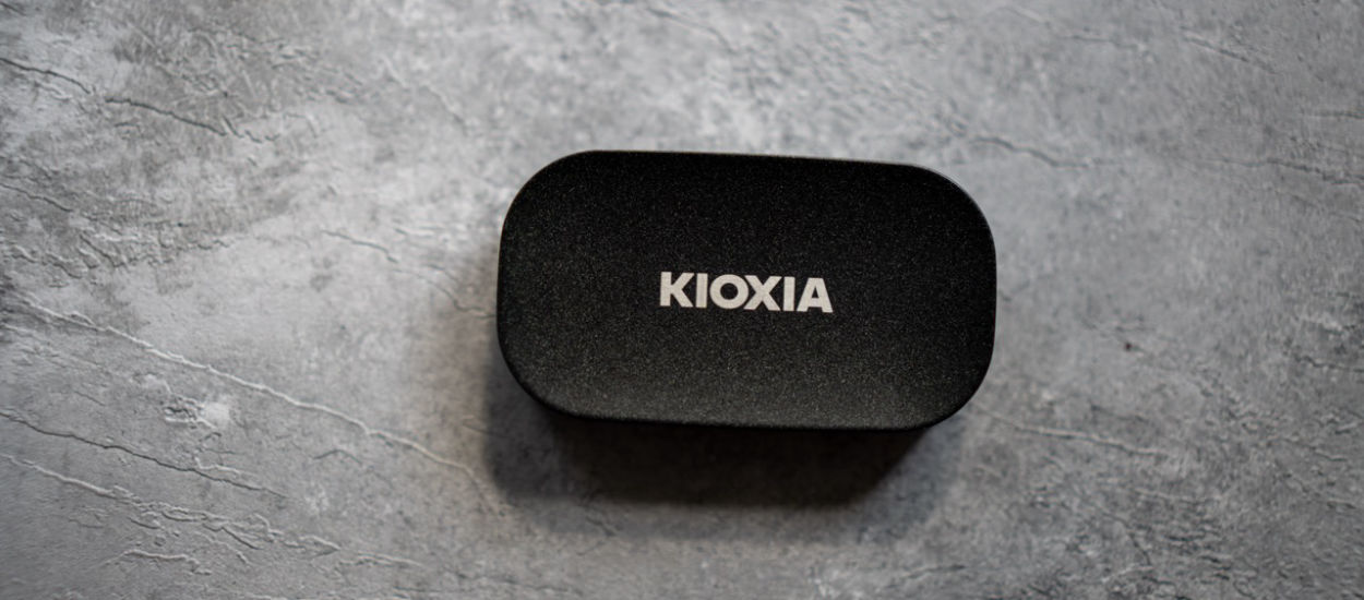 Kioxia Exceria Plus G2 - recenzja. Mały i poręczny dysk SSD, który zabierzesz wszędzie ze sobą