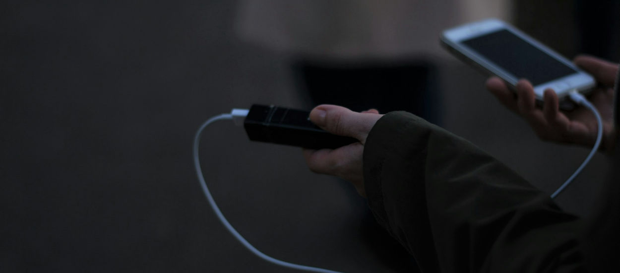 Tych powerbanków nie zabierzesz ze sobą w podróż samolotem!