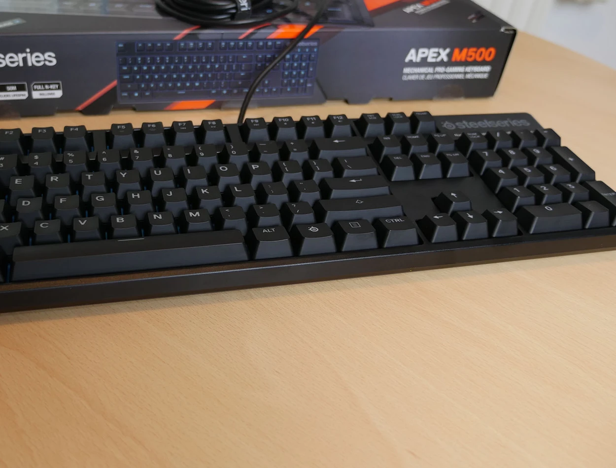 Recenzja klawiatury mechanicznej SteelSeries Apex M500. Drożej się nie dało?